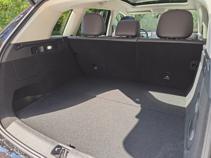 Der Kofferraum fasst 435 Liter. (Bild: Martin Wolf/Golem.de)