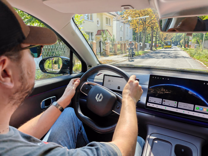 Der C10 fährt sich sowohl in der Stadt als auch auf Schnellstraßen gut. (Bild: Martin Wolf/Golem.de)