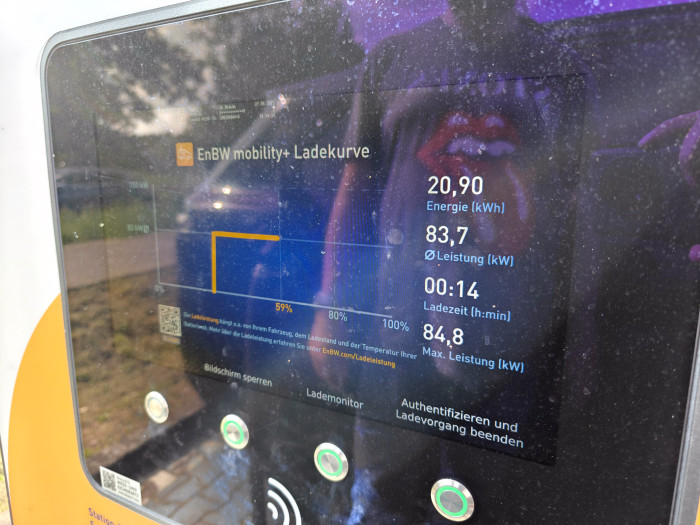 Erstaunlich ist, dass der Leapmotor durchweg mit über 84 kW lädt - so ist die Ladepause kürzer als gedacht. (Bild: Martin Wolf/Golem.de)