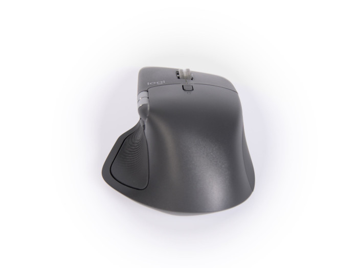 Die MX Master 4 gibt es nur für Rechtshänder. (Bild: Martin Wolf/Golem.de)