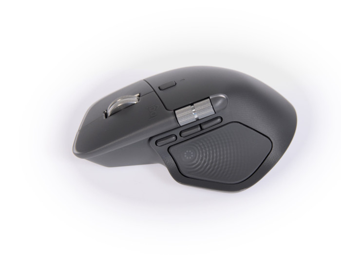 Die MX Master 4 hat einen haptischen Bereich. (Bild: Martin Wolf/Golem.de)