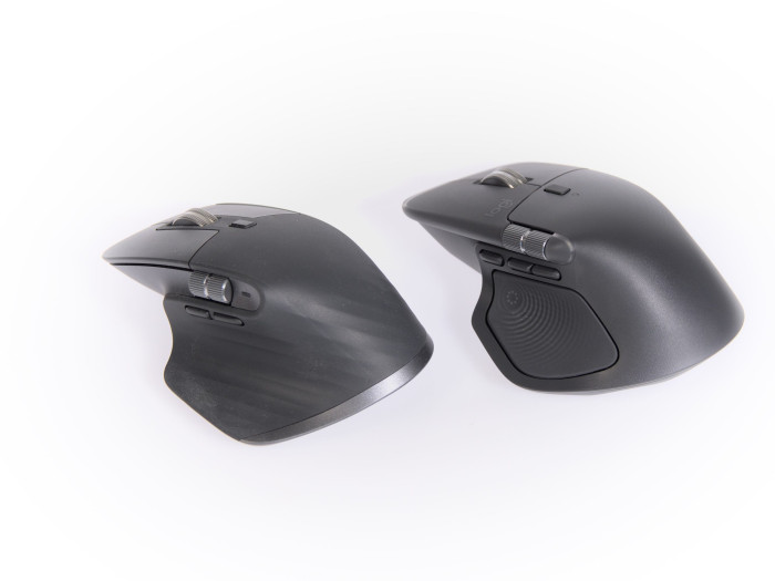 Links die MX Master 3S, rechts die neue MX Master 4 (Bild: Martin Wolf/Golem.de)