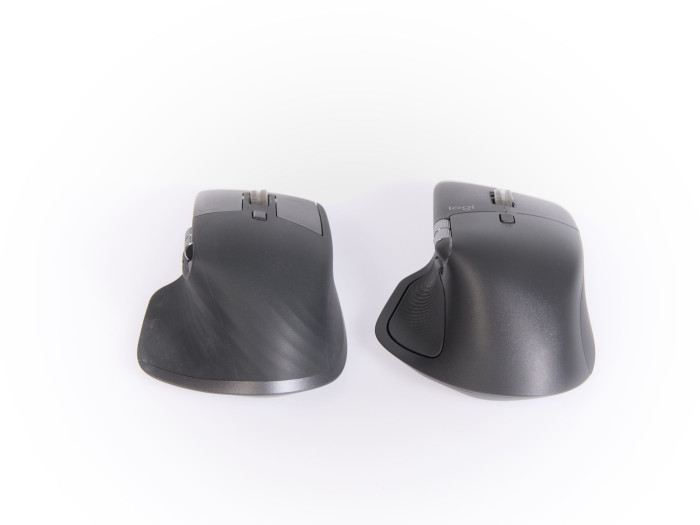 Links die MX Master 3S, rechts die neue MX Master 4 (Bild: Martin Wolf/Golem.de)