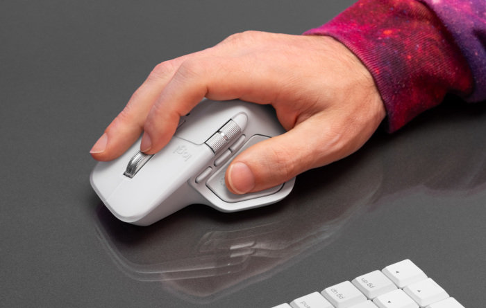 Neue MX Master 4 in Hellgrau (Bild: Logitech)