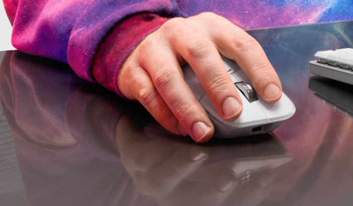 Neue MX Master 4 in Hellgrau (Bild: Logitech)
