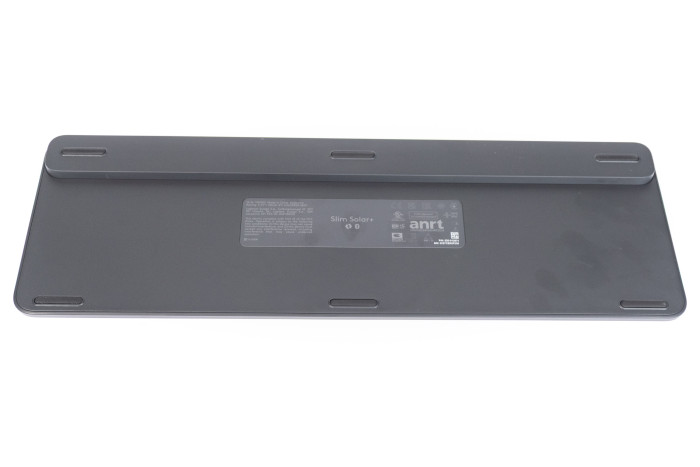 Signature Slim Solar+ K980 hat keine Möglichkeit, die Tastatur vorn oder hinten anzuheben. (Bild: Martin Wolf/Golem.de)