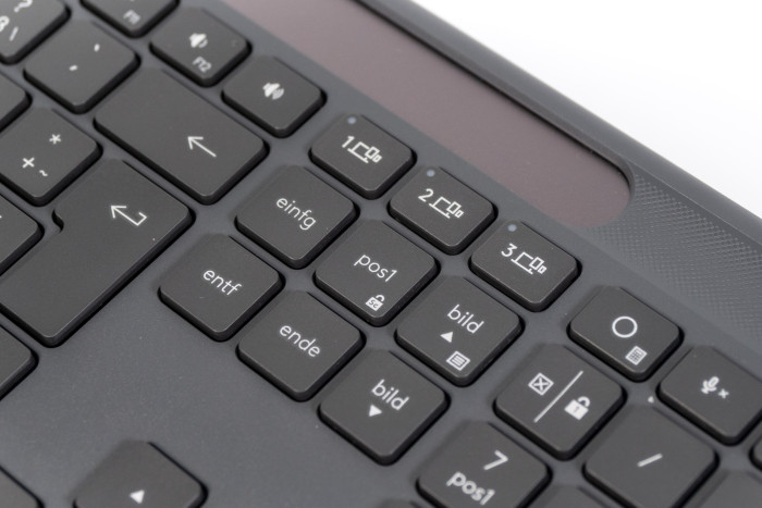 Logitech setzt bei der Signature Slim Solar+ K980 auf das klassische Tastenlayout - gut so. (Bild: Martin Wolf/Golem.de)