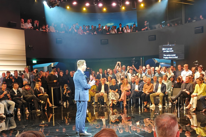 Mercedes-Chef Ola Kallänius erläuterte auf der IAA 2025 die Elektrostrategie seines Unternehmens. (Foto: Friedhelm Greis/Golem)