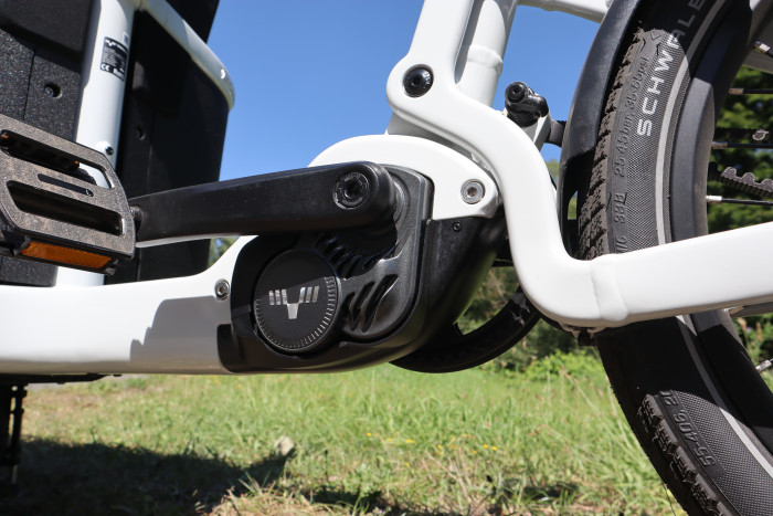 Der Mittelmotor von Hepha ist klein, aber kräftig. (Bild: Johannes Hiltscher/Golem)