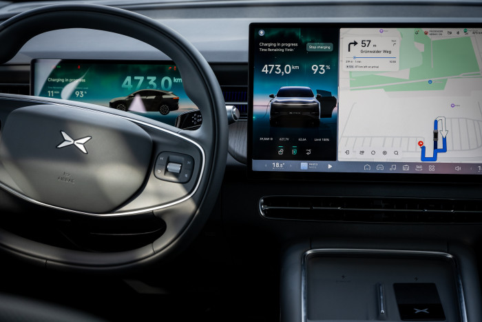 Navi und Ladestandsanzeige (Bild: Xpeng)