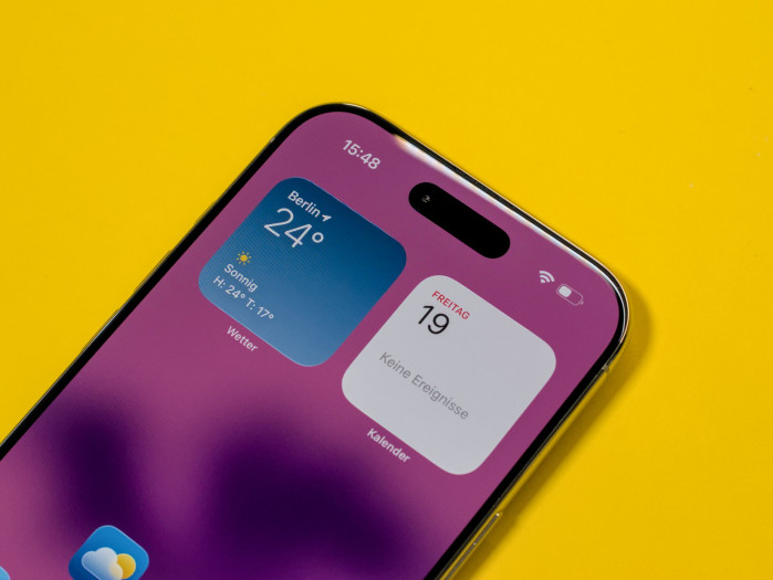 Die Frontkamera hat 18 Megapixel und kann verschiedene Formate aufnehmen, ohne dass das Smartphone gedreht werden muss. (Bild: Tobias Költzsch/Golem.de)
