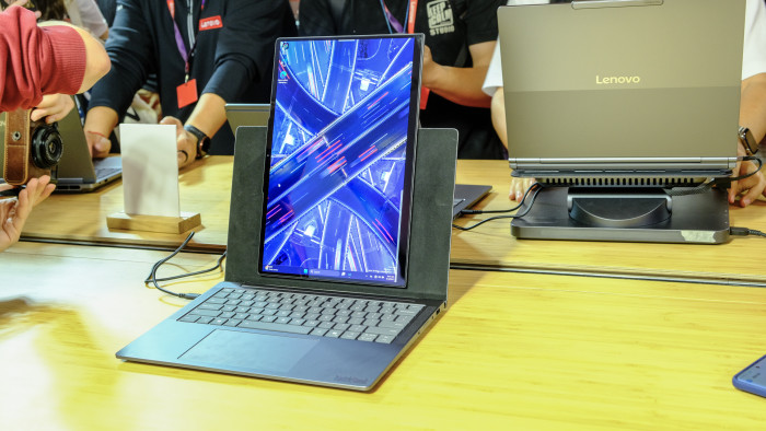 Lenovo Thinkbook Concept mit 90-Grad-Display (Bild: Oliver Nickel/Golem.de)