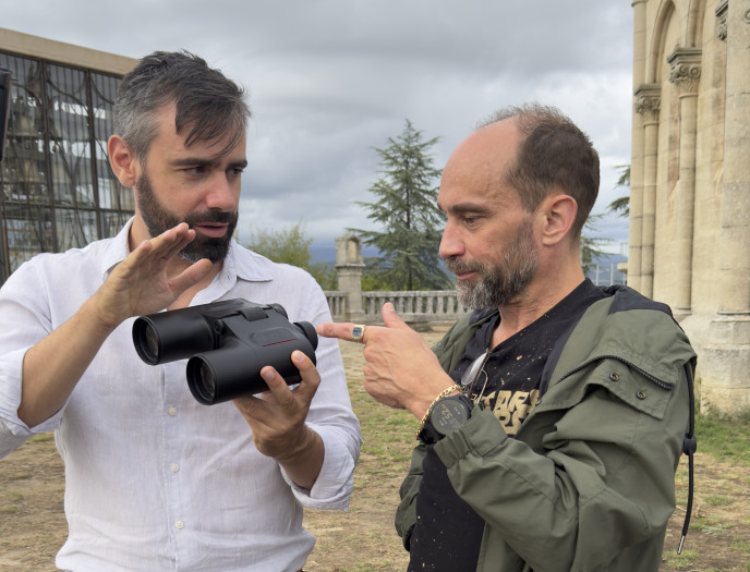 Unistellar-CEO Laurent Marfisi (links) erklärt das Envision (Bild: Mario Keller)