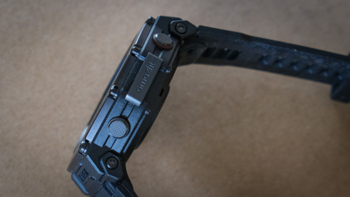 Auf jeder Seite der 3 Pro befinden sich zwei Tasten. (Bild: Steinlechner/Golem)