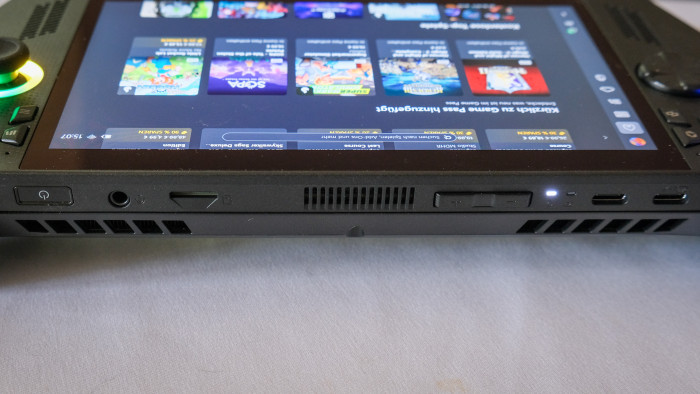 Auf der Oberseite befinden sich die Anschlüsse. (Bild: Steinlechner/Golem)