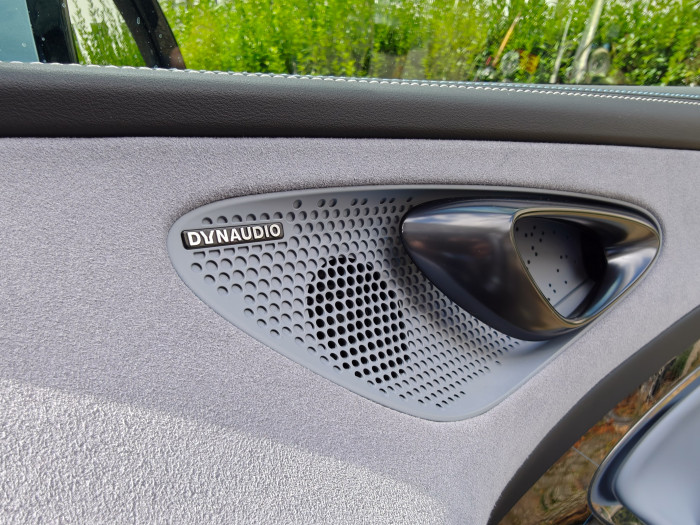 Die Verarbeitung im Innenraum ist hochwertig. BYD verwendet einen interessanten Mix aus Kunststoffmaterialien. (Bild: Martin Wolf/Golem)