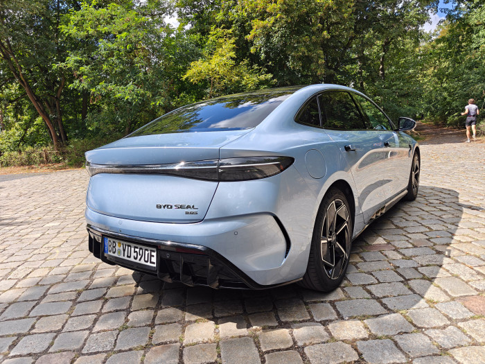 Der BYD Seal ist eine Stufenhecklimousine. (Bild: Martin Wolf/Golem)