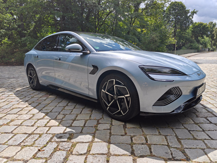 Das Design ist sportlich, aber unauffällig. (Bild: Martin Wolf/Golem)