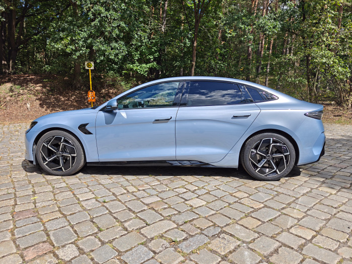 Die Limousine ist 4,8 Meter lang. (Bild: Martin Wolf/Golem)