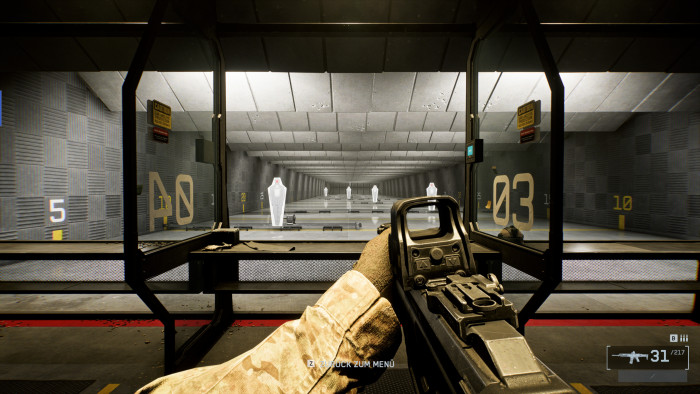 Multiplayer: Im Schießstand probieren wir die Waffen aus. (Bild: EA / Screenshot: Golem)