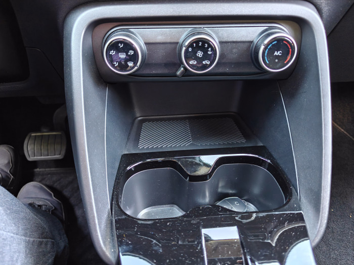 Die Einstellungsmöglichkeiten für die Klimaanlage wirken veraltet. (Bild: Martin Wolf/Golem.de)