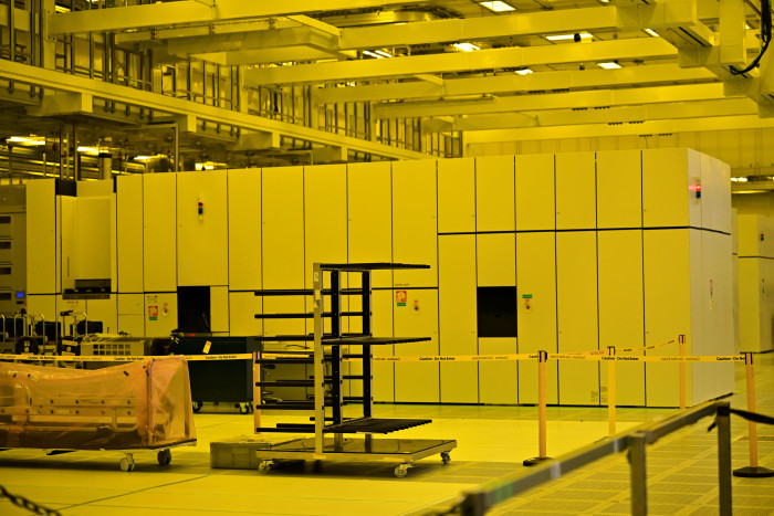 Diese EUV-Belichter sind für die Herstellung der Masken für die feinsten Strukturen auf den Wafern verantwortlich. (Bild: Intel)