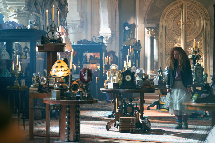 Momo (Alexa Goodall) sucht im Nirgendhaus Zuflucht und Hilfe. (Bild: Constantin Film)