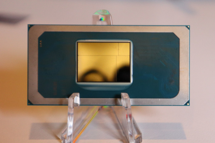 Die kleinste Variante kommt mit nur einem Filler Tile rechts oben. (Bild: Johannes Hiltscher/Golem.de)