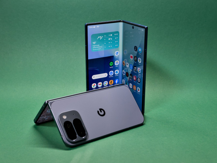Das Galaxy Z Fold 7 und das Pixel 10 Pro Fold (Bild: Tobias Költzsch/Golem)