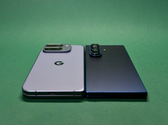 Das Galaxy Z Fold 7 ist dünner als das Pixel 10 Pro Fold. (Bild: Tobias Költzsch/Golem)