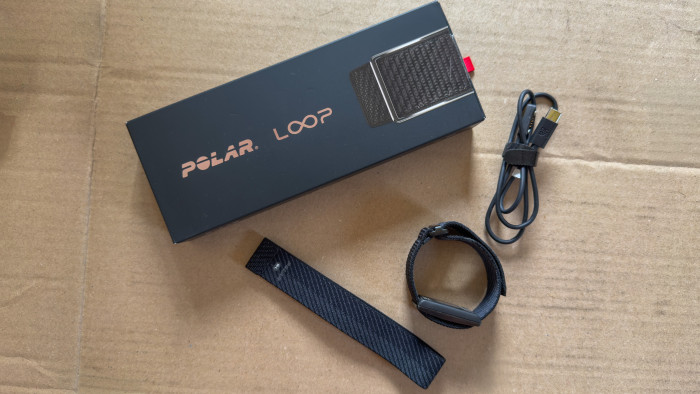 In der Verpackung liefert Polar zwei Bandlängen mit - das sollte für jeden passen. (Bild: Steinlechner / Golem)