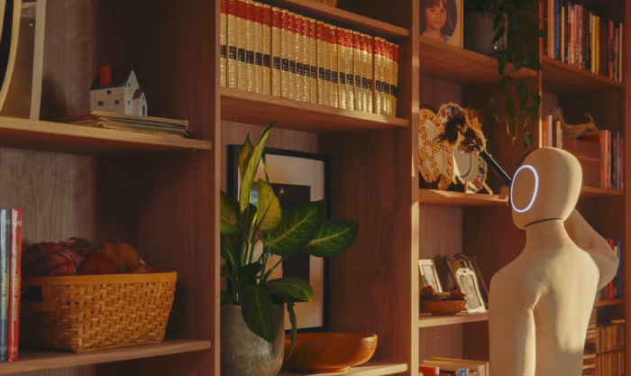 Neo wischt Staub. (Bild: X1)