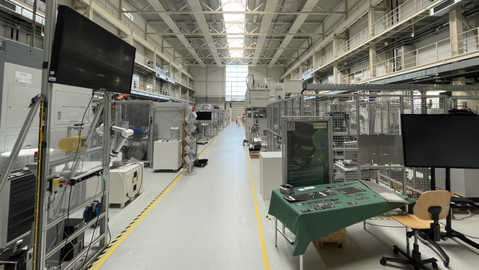 So leer ist es sonst nicht am Fraunhofer IWU. Der Besuch fand in den Semesterferien statt. (Quelle: Golem/Mario Petzold)