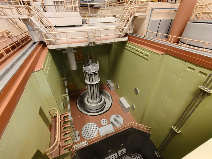 Der Reaktordruckbehälter lässt sich vor Ort nur noch als Modell besichtigen, das annähernd so alt sein soll wie das Kernkraftwerk selbst. (Quelle: Golem/Martin Wolf)