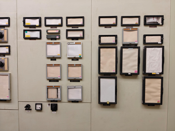 Die meisten Sensoren zur Überwachung sind mittlerweile außer Betrieb. Die Anzeigen des aktuellen Wetters laufen beispielsweise noch. (Quelle: Golem/Martin Wolf)