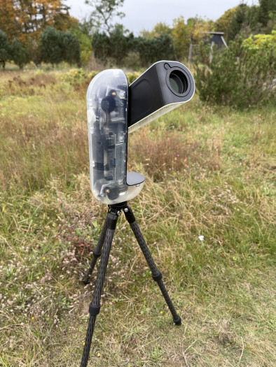 Vaonis Vespera II X-Edition - aufgebaut mit Carbonstativ (Bild: Mario Keller)