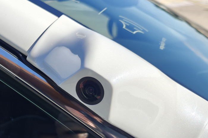 Zwei zusätzliche Kameras sind an der A-Säule montiert. (Foto: Friedhelm Greis/Golem)