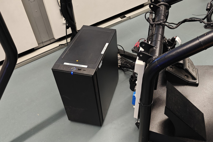 Der Rechner verarbeitet die ein- und ausgehenden Signale für die Steuerung. (Foto: Friedhelm Greis/Golem)