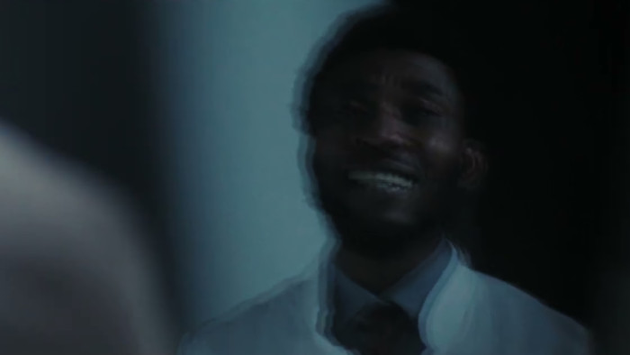 Das ist kein Fehler der Galerie, manchmal setzt About a Hero auf extreme Bildeffekte. (Bild: Tambo Film)