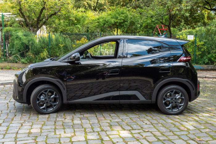 An der Seite zieht sich eine Linie quer bis zum Heck. (Bild: Martin Wolf/Golem.de)