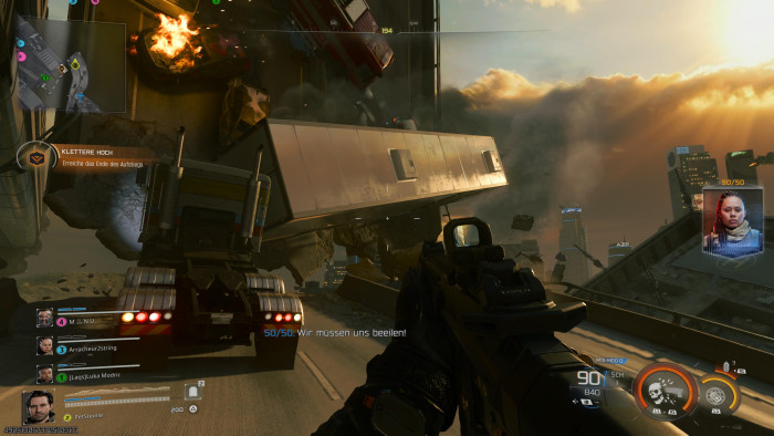 Immer wieder müssen wir Sprungpassagen absolvieren, wie hier über Autos. (Bild: Activision / Screenshot: Golem)