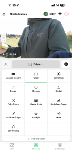 In der Smartphone-App gibt es mehrere vordefinierte Flugmanöver. (Bild: DJI / Screenshot: Golem)