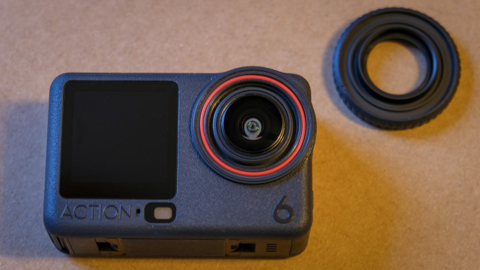 Den Linsenschutz können wir austauschen. (Bild: Steinlechner / Golem)