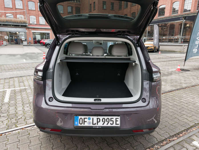 Der Kofferraum fasst 420 Liter. (Bild: Tobias Költzsch/Golem)