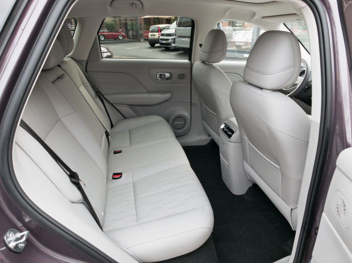 Die Rücksitze bieten viel Platz für Passagiere. (Bild: Tobias Költzsch/Golem)