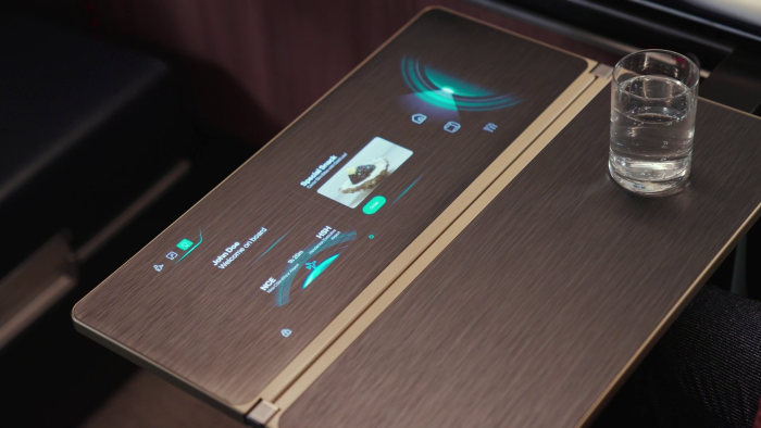 Der Nice Intellitable im Einsatz (Bild: Lufthansa Technik)