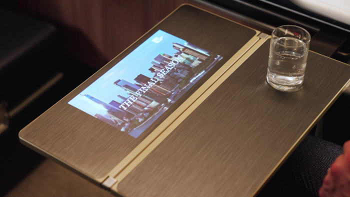 Der Nice Intellitable im Einsatz (Bild: Lufthansa Technik)