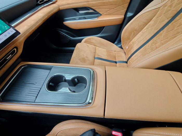 Der Innenraum der Takumi-Plus-Variante ist hochwertig verarbeitet. (Bild: Martin Wolf/Golem)