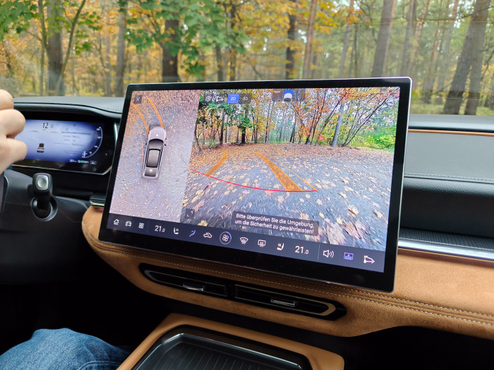 Die im Mazda 6e verbauten Kameras liefern ein sehr gutes Bild. (Bild: Martin Wolf/Golem)