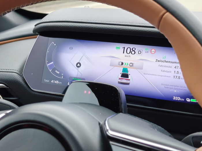 Der 6e hat einen eingebauten Lenkassistenten, der bis 130 km/h funktioniert. (Bild: Martin Wolf/Golem)